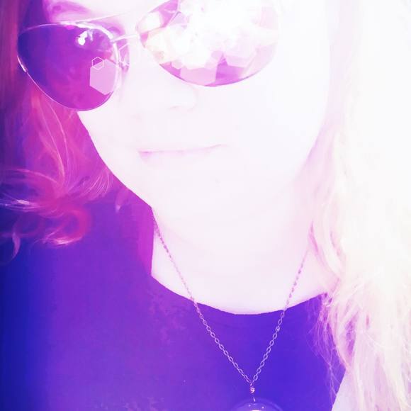 Meet your Posher, Shirley - Picture 1 of 1